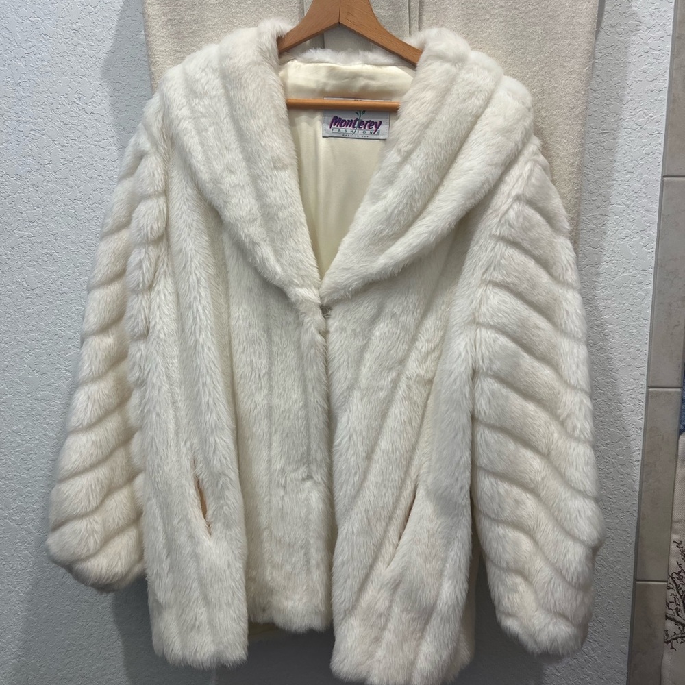 Vintage Faux fur cream white jacket with shawl collar